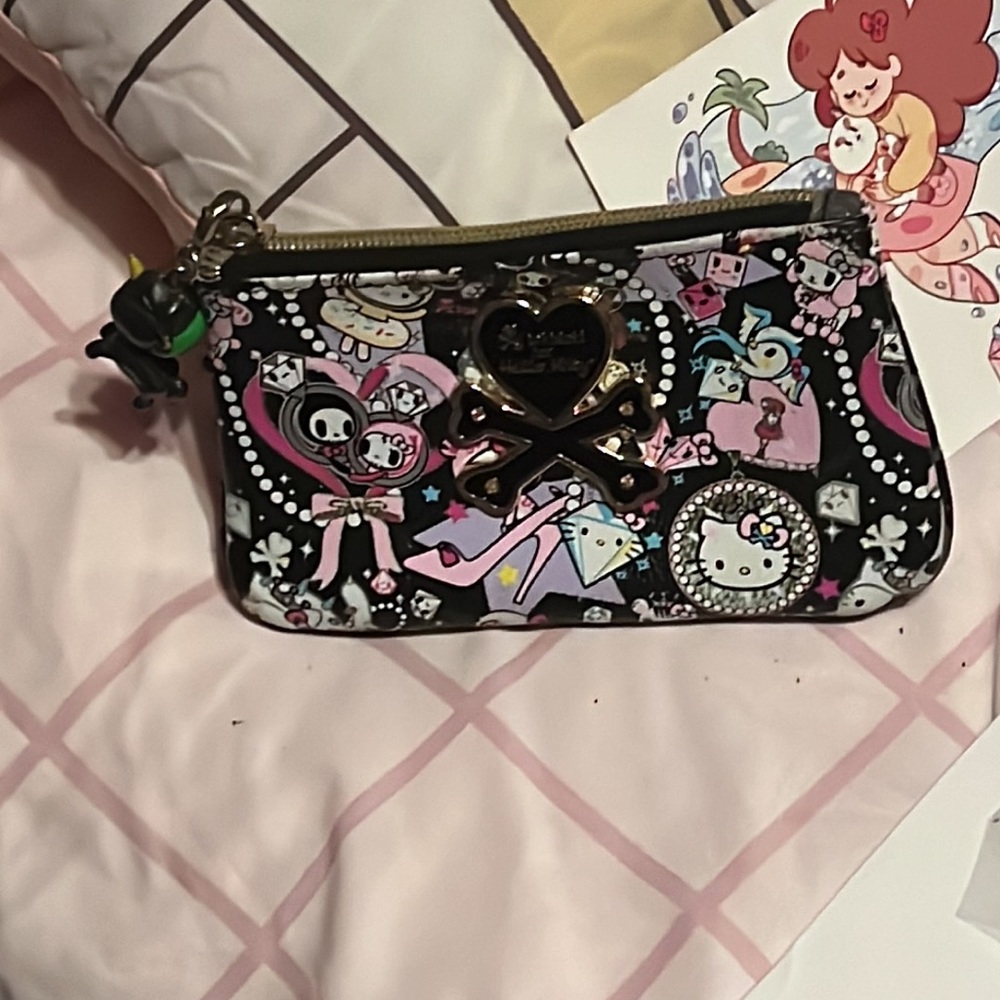 Beautiful eye catching Tokidoki clutch/crossbody - Picture 6 of 7